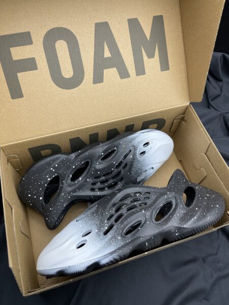 Foam Runner Onyx Custom-Size 9.5 N$700