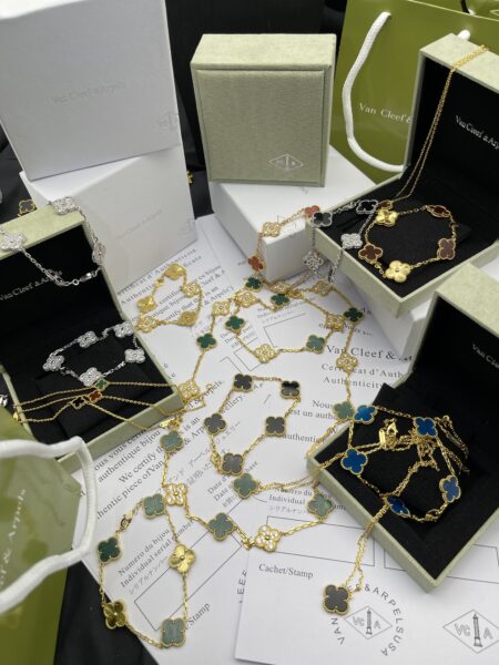 Assorted Van Cleef&Arpels Jewelry