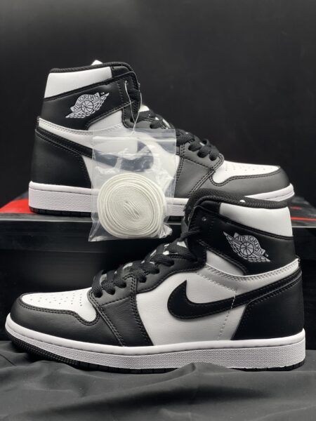 Air Jordan 1 Mid Panda Size 6 N$1490