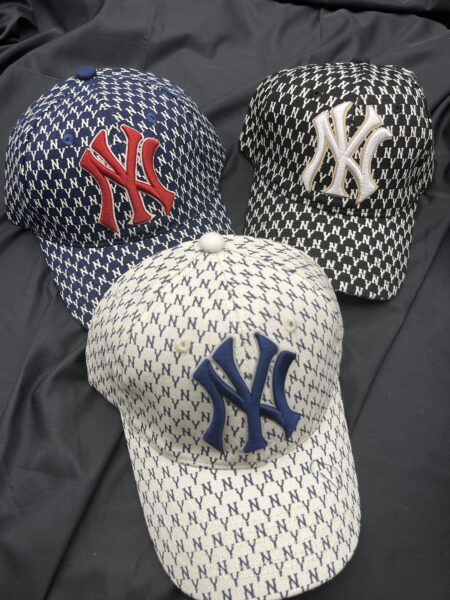 MLB Full logo Trucker Cap (Adjustable size) N$300/1