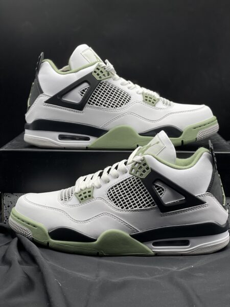 Air Jordan 4 Retro-Seafoam Size 6.5/8.5 N$1680/Pair